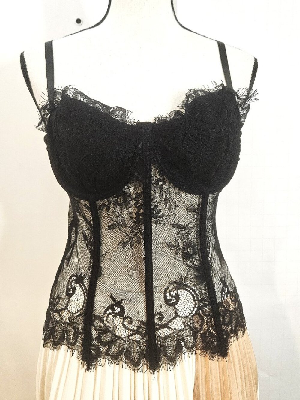 Elegant Medium Polyester Elastane Black Lace Bustier Corset Top